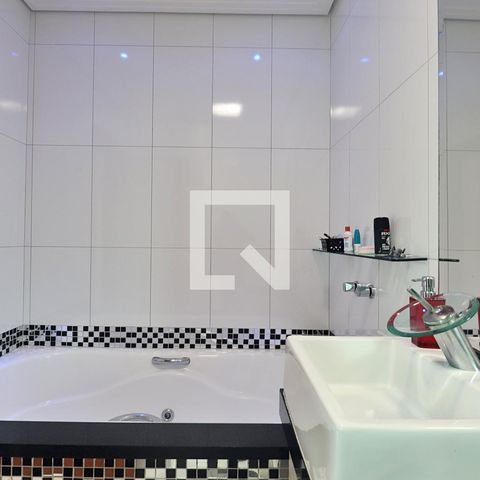 Casa à venda com 238m², 3 quartos e 3 vagasSuíte 3 - Banheiro