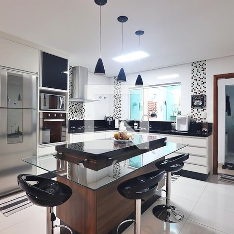 Casa à venda com 238m², 3 quartos e 3 vagasCozinha