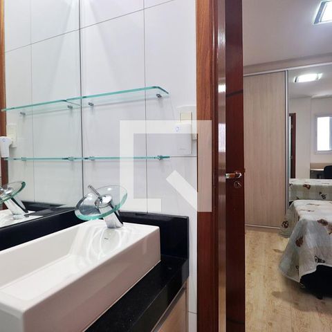 Casa à venda com 238m², 3 quartos e 3 vagasSuíte 1 - Banheiro