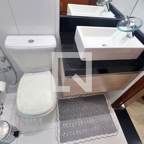 Casa à venda com 238m², 3 quartos e 3 vagasSuíte 1 - Banheiro