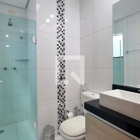 Casa à venda com 238m², 3 quartos e 3 vagasSuíte 1 - Banheiro