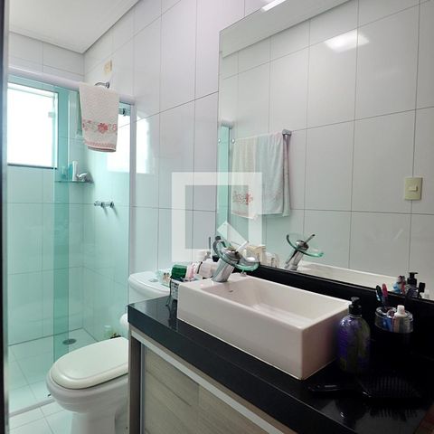 Casa à venda com 238m², 3 quartos e 3 vagasSuíte 2 - Banheiro
