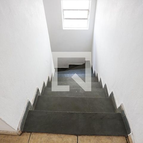 Casa para alugar com 150m², 3 quartos e 2 vagasEscada