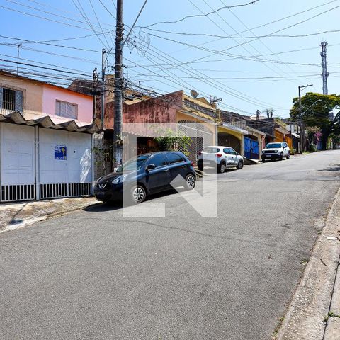 Casa para alugar com 150m², 3 quartos e 2 vagasFachada da casa e rua 