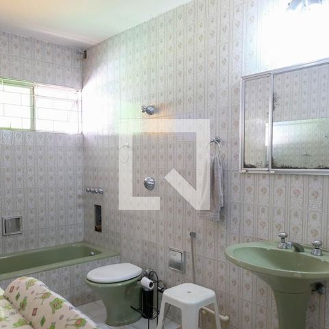 Casa à venda com 330m², 5 quartos e 2 vagasBanheiro