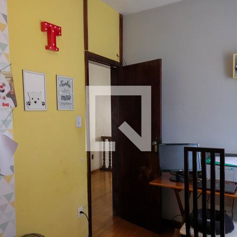 Casa à venda com 330m², 5 quartos e 2 vagasQuarto 5