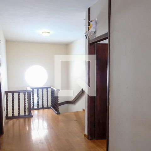 Casa à venda com 330m², 5 quartos e 2 vagasCorredor