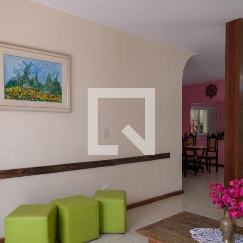 Casa à venda com 330m², 5 quartos e 2 vagasSala