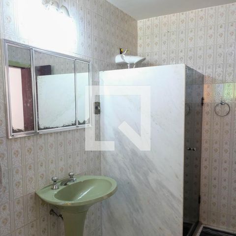 Casa à venda com 330m², 5 quartos e 2 vagasBanheiro