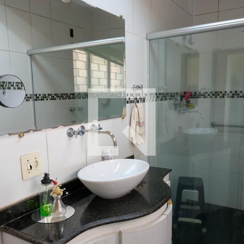 Casa à venda com 330m², 5 quartos e 2 vagasBanheiro