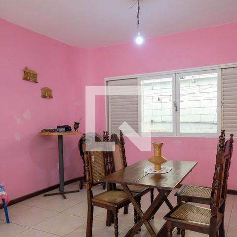 Casa à venda com 330m², 5 quartos e 2 vagasSala