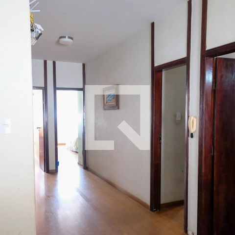 Casa à venda com 330m², 5 quartos e 2 vagasCorredor