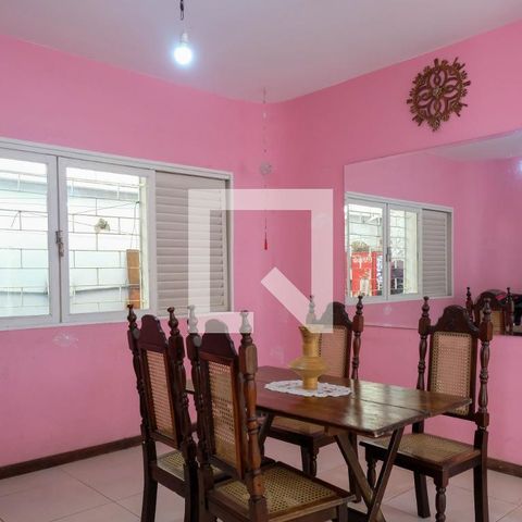 Casa à venda com 330m², 5 quartos e 2 vagasSala