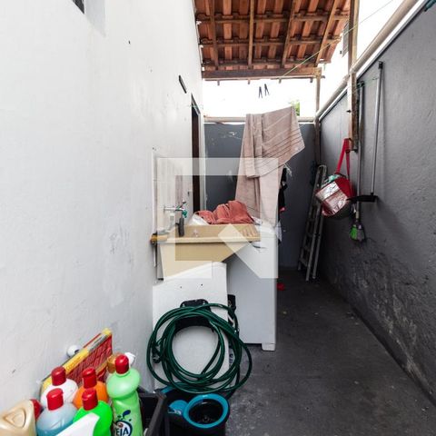 Casa à venda com 64m², 2 quartos e 1 vagaÁrea de serviço
