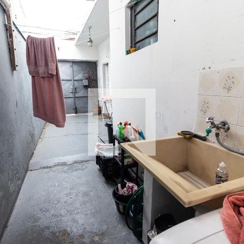 Casa à venda com 64m², 2 quartos e 1 vagaÁrea de serviço