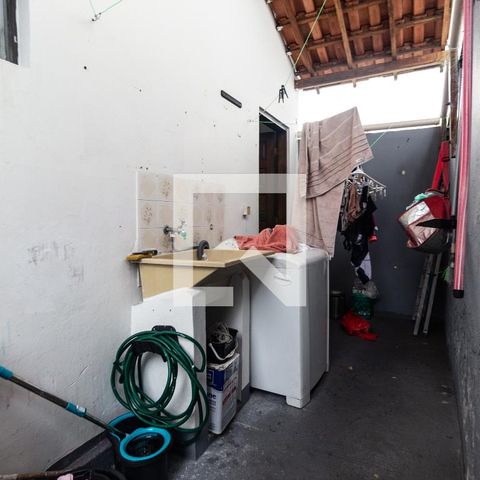 Casa à venda com 64m², 2 quartos e 1 vagaÁrea de serviço