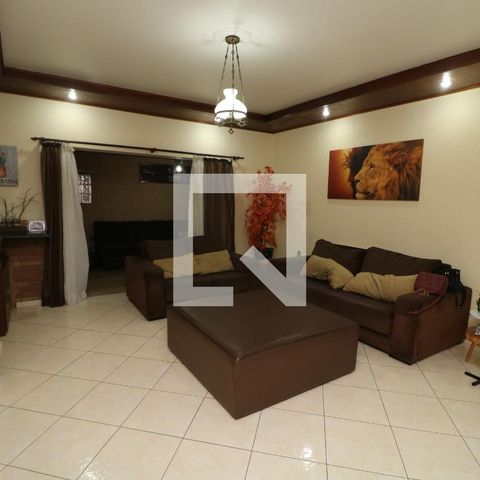 Casa à venda com 300m², 3 quartos e 5 vagasSala