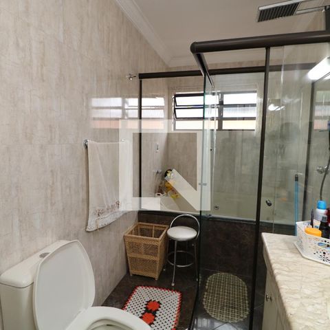 Casa à venda com 300m², 3 quartos e 5 vagasBanheiro do Quarto 1