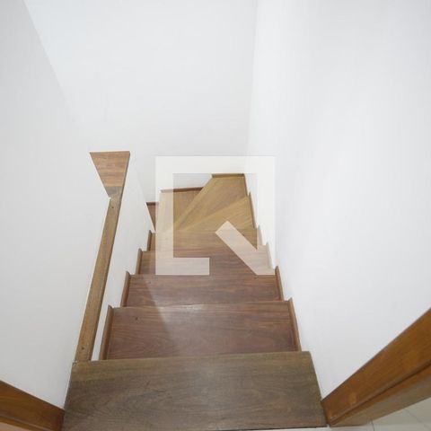 Casa à venda com 158m², 3 quartos e 3 vagasEscada