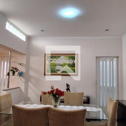 Casa à venda com 192m², 2 quartos e 2 vagasSala