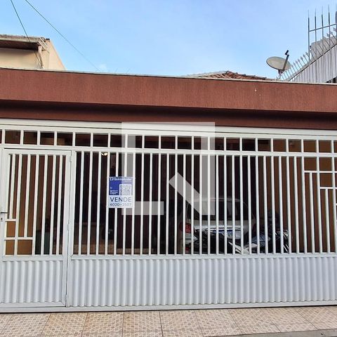Casa à venda com 192m², 2 quartos e 2 vagasFachada
