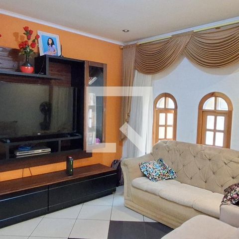 Casa à venda com 192m², 2 quartos e 2 vagasSala