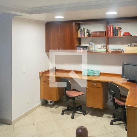 Casa à venda com 265m², 3 quartos e 3 vagasEscritório