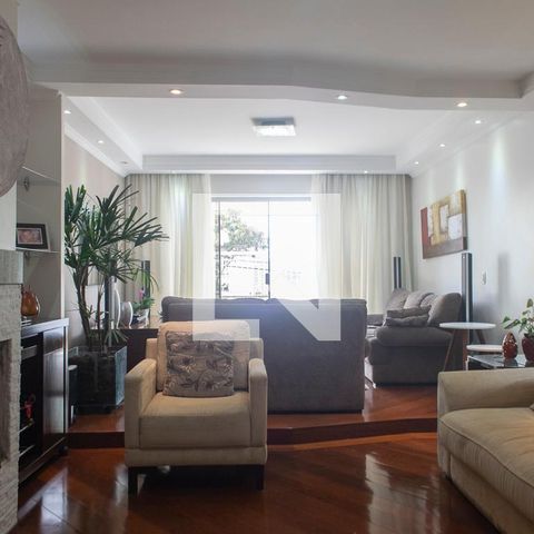 Casa à venda com 265m², 3 quartos e 3 vagasSala