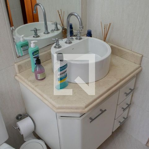 Casa à venda com 265m², 3 quartos e 3 vagasBanheiro Quarto 1