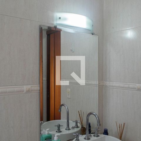 Casa à venda com 265m², 3 quartos e 3 vagasBanheiro Quarto 1