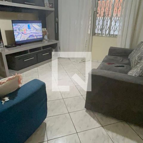 Casa à venda com 88m², 3 quartos e 2 vagas Casa à venda com 88m², 3 quartos e 2 vagasSala