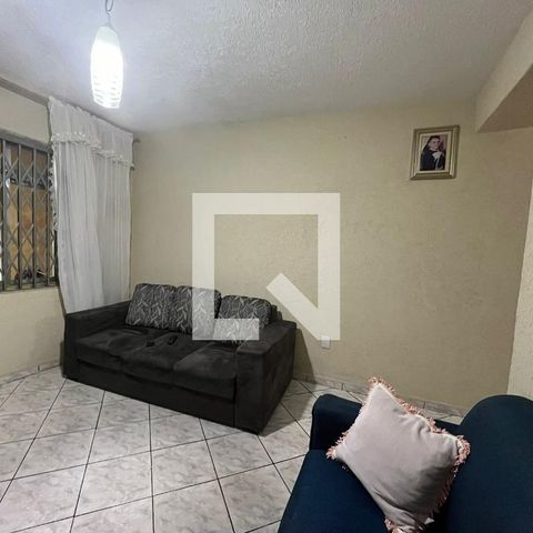 Casa à venda com 88m², 3 quartos e 2 vagas Casa à venda com 88m², 3 quartos e 2 vagasSala