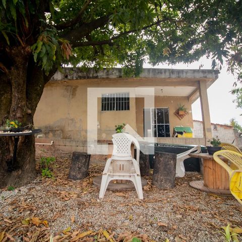 Casa à venda com 212m², 3 quartos e 2 vagas Casa à venda com 212m², 3 quartos e 2 vagasFachada