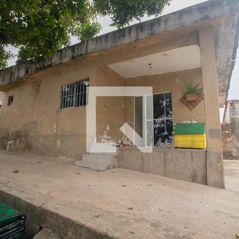 Casa à venda com 212m², 3 quartos e 2 vagas Casa à venda com 212m², 3 quartos e 2 vagasFachada