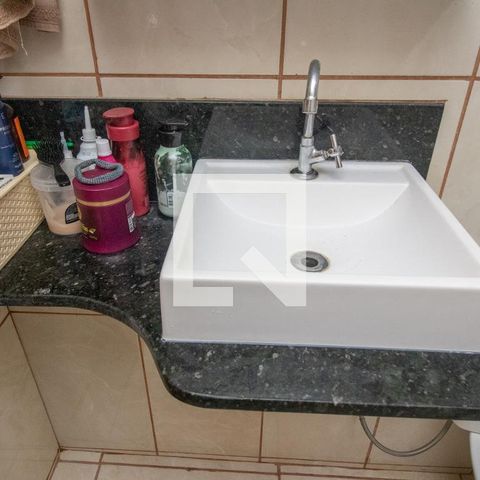 Casa à venda com 212m², 3 quartos e 2 vagas Casa à venda com 212m², 3 quartos e 2 vagasBanheiro Social