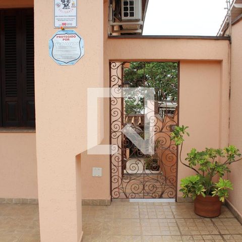 Casa à venda com 250m², 2 quartos e 2 vagasFachada