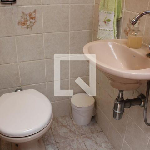 Casa à venda com 250m², 2 quartos e 2 vagasBanheiro de serviço