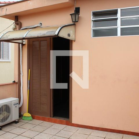 Casa à venda com 250m², 2 quartos e 2 vagasSacada quarto suíte