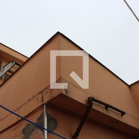 Casa à venda com 250m², 2 quartos e 2 vagasSacada quarto suíte
