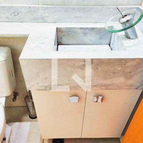 Apartamento à venda com 100m², 2 quartos e 1 vaga Apartamento à venda com 100m², 2 quartos e 1 vagaBanheiro da Suite