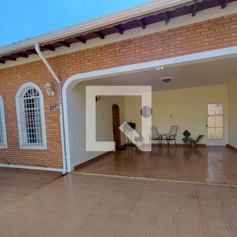 Casa à venda com 169m², 4 quartos e 2 vagasGaragem - Quintal