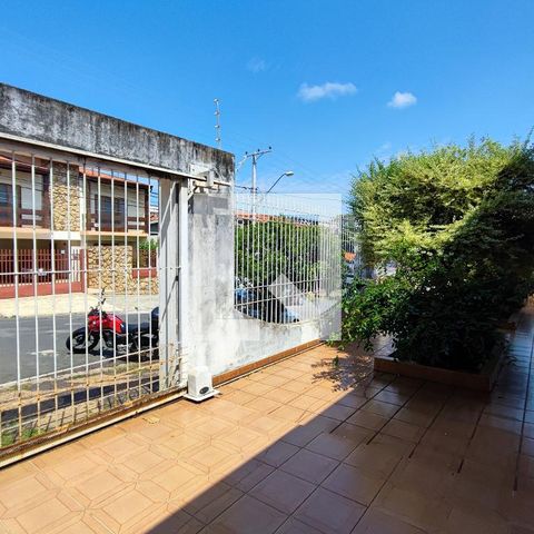Casa à venda com 169m², 4 quartos e 2 vagasGaragem - Quintal