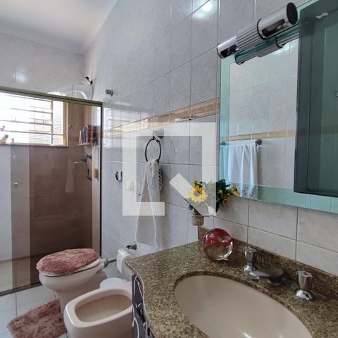 Casa à venda com 169m², 4 quartos e 2 vagasBanheiro Social