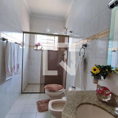 Casa à venda com 169m², 4 quartos e 2 vagasBanheiro Social
