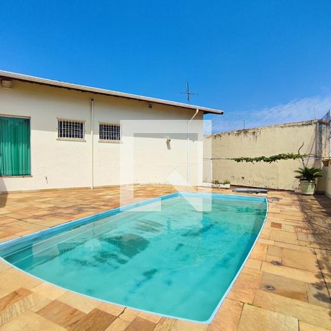 Casa à venda com 169m², 4 quartos e 2 vagasPiscina
