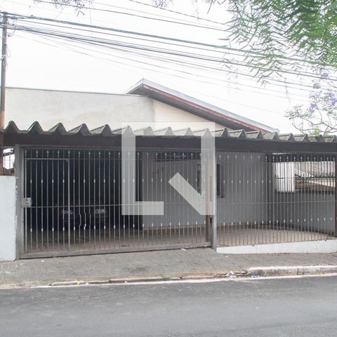 Casa à venda com 300m², 3 quartos e 5 vagasFachada