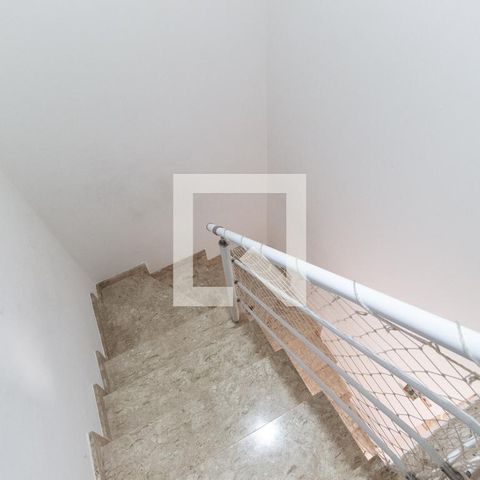 Casa de condomínio à venda com 80m², 2 quartos e 2 vagasEscada