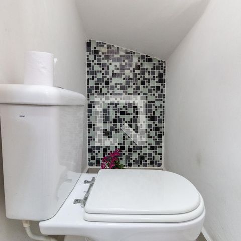 Casa de condomínio à venda com 80m², 2 quartos e 2 vagasLavabo