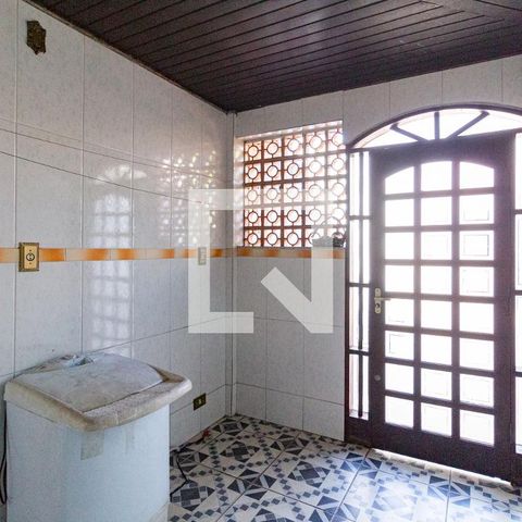 Casa à venda com 150000m², 4 quartos e 1 vagaÁrea de serviço