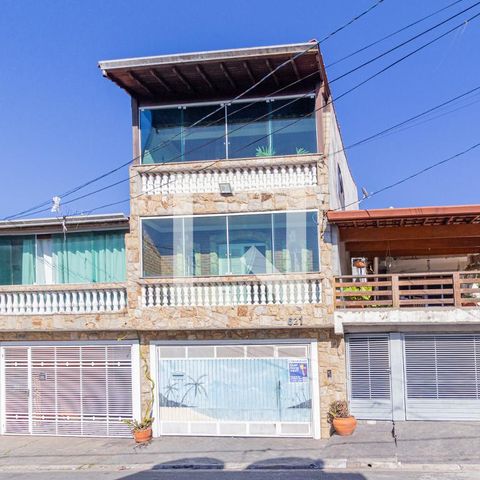 Casa à venda com 150000m², 4 quartos e 1 vagaFachada